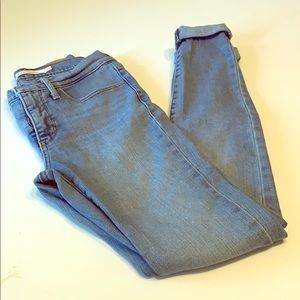 Levi’s Shaping Skinny distressed jeans